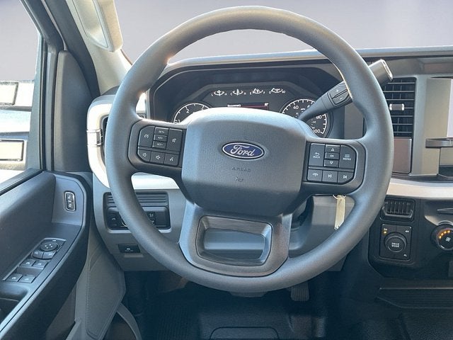 2027 Ford Super Duty F-350 DRW XL