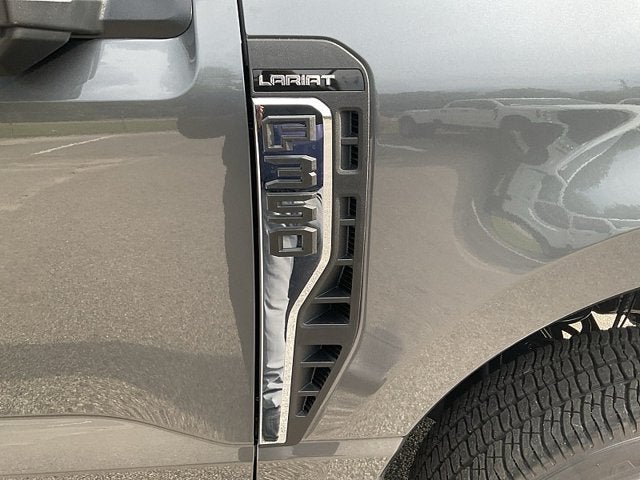 2026 Ford Super Duty F-350 DRW LARIAT