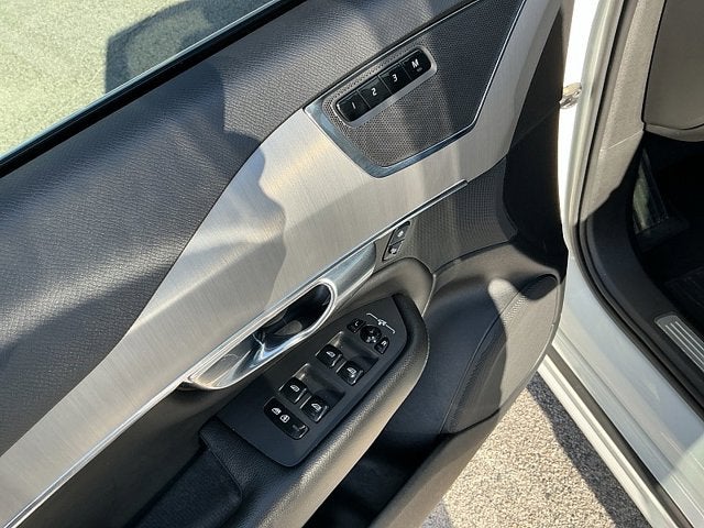 2021 Volvo XC90 Momentum