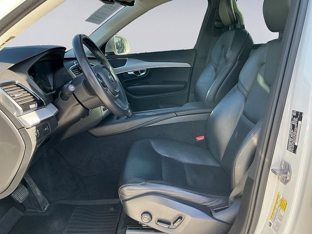 2021 Volvo XC90 Momentum