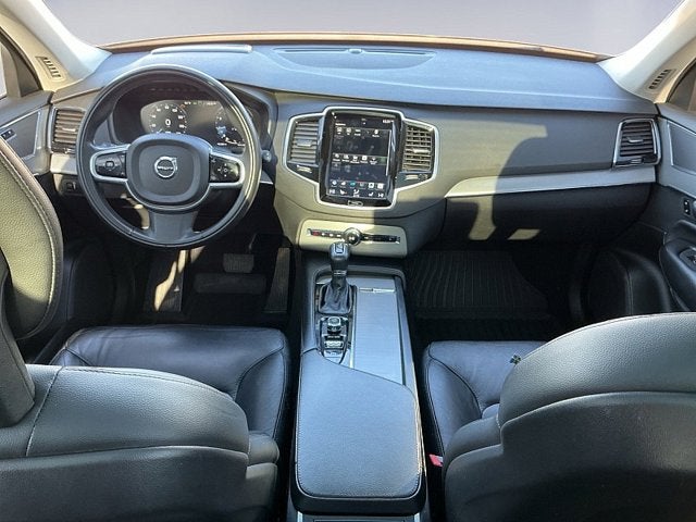 2021 Volvo XC90 Momentum